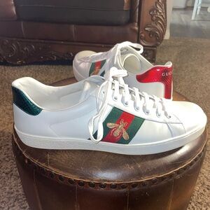 Authentic Gucci Ace Bee Embroidered Low Top Sneaker